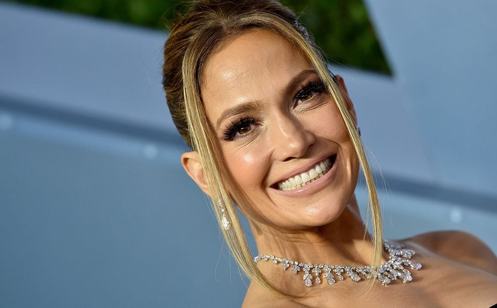 Los románticos guiños a Ben Affleck que Jennifer Lopez hace a través de sus collares