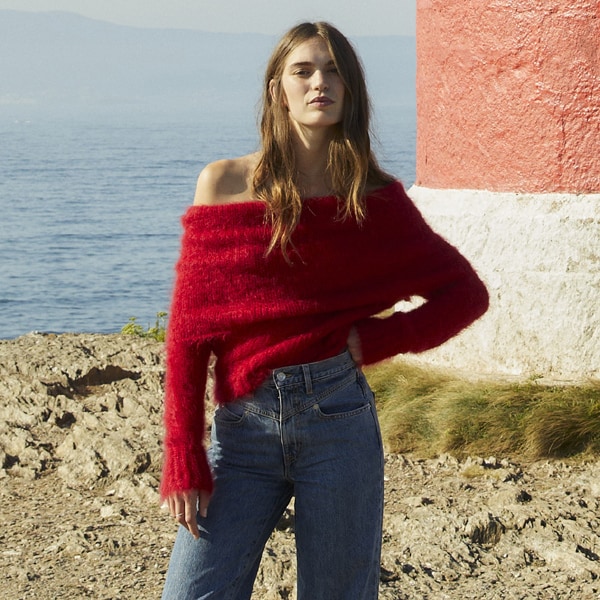 Súmate a la tendencia más sensual y calentita del otoño, el jersey que deja a la vista los hombros