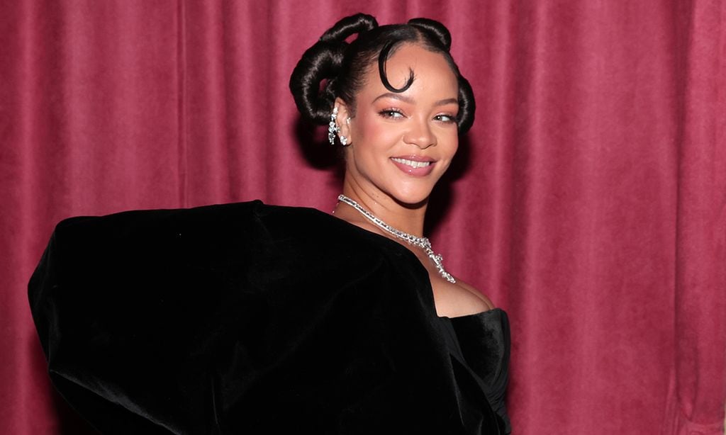 Rihanna y el vestido que no pasó por la alfombra roja de los Globos de Oro pero se ha hecho viral
