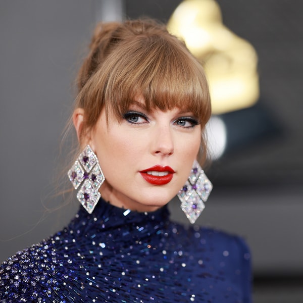 Las carísimas joyas de Taylor Swift en los Grammy: casi tres millones en diamantes, zafiros y oro blanco