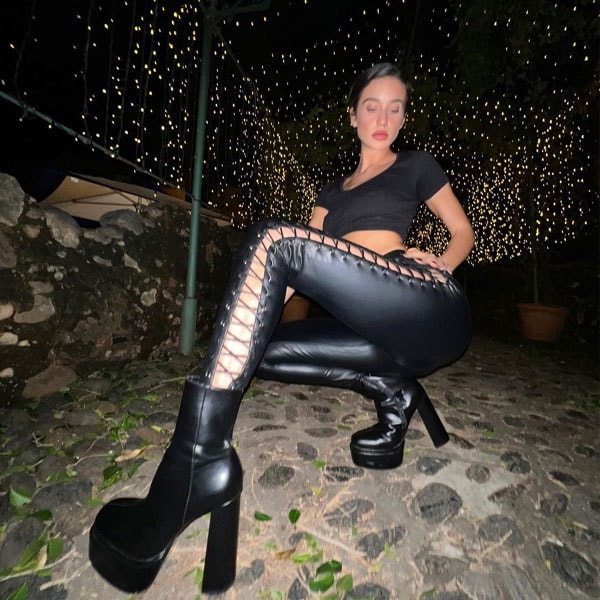 María Pedraza se ha marcado un lookazo con la mejor versión de los 'leggings' de cuero