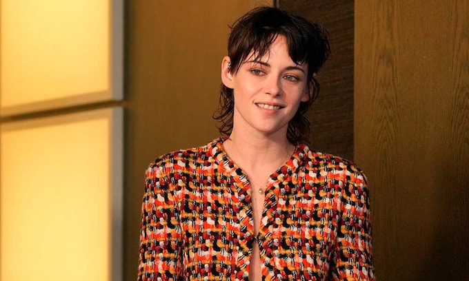 Kristen Stewart moderniza el traje de 'tweed' para su debut en la Berlinale