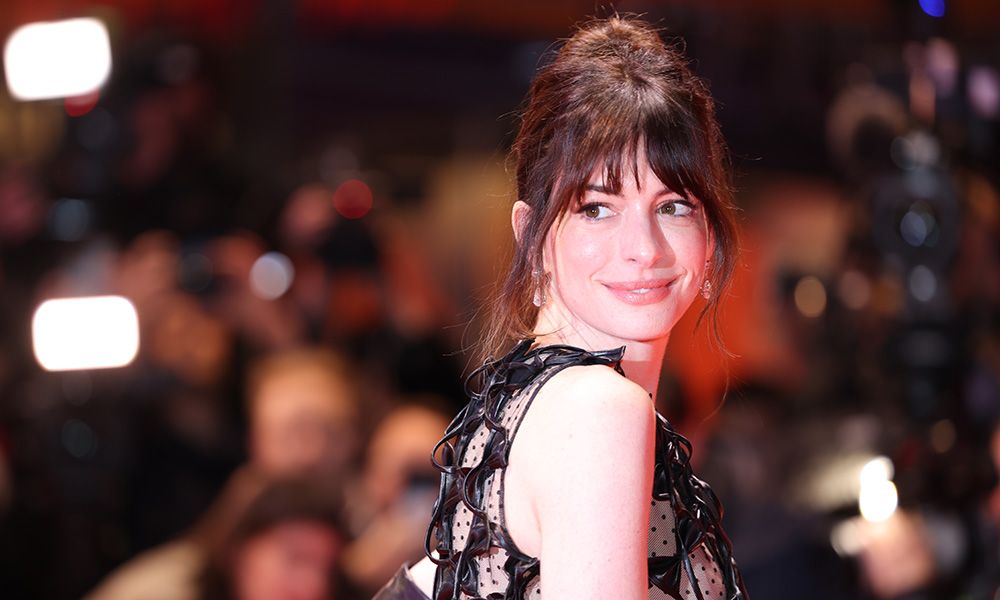 Anne Hathaway, premio a la más atrevida de la Berlinale gracias a dos looks de supertendencia