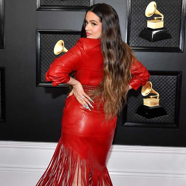 El fenómeno del vestido rojo de cuero: la prenda que han versionado desde Christina Aguilera a Rosalía