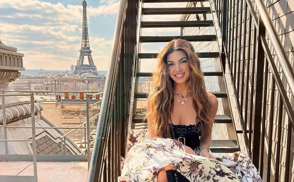 La conexión entre la 'influencer' con la melena más bonita y Carrie Bradshaw en París