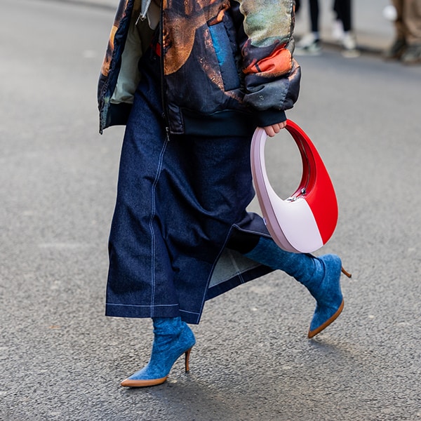 De la pasarela a Zara: botas y zapatos 'denim', la tendencia más arriesgada del momento