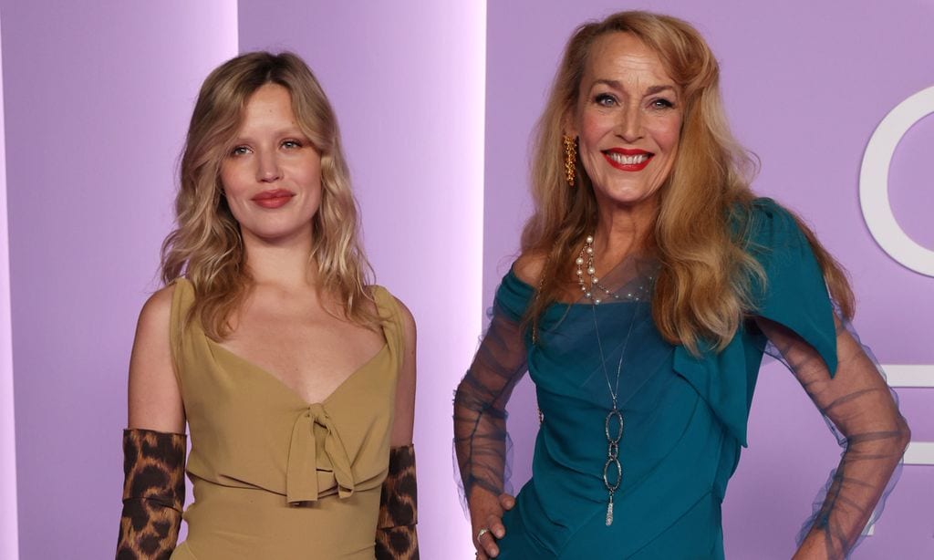 Jerry Hall, la mejor compañía de su hija, Georgia May Jagger, en los 'Green Carpet Fashion Awards'