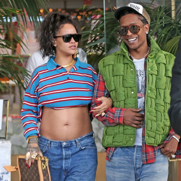 Rihanna luce embarazo con el polo 'made in Spain' que ya llevó Hailey Bieber
