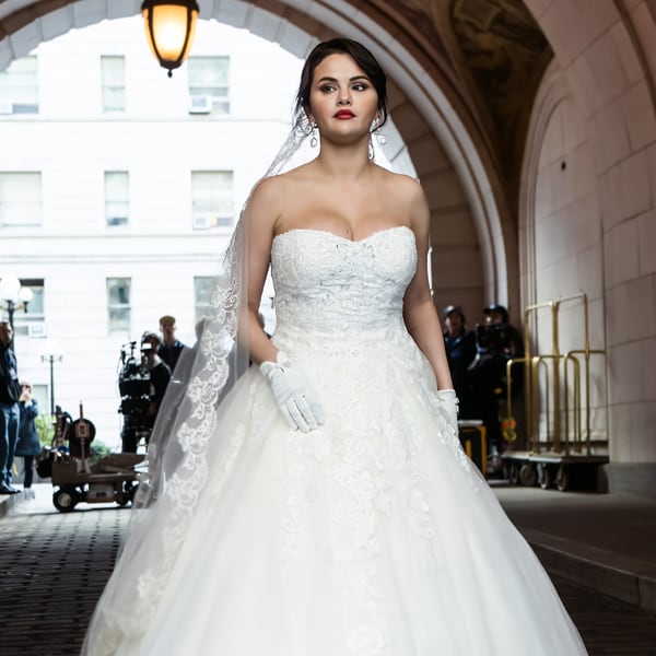 Te contamos por qué Selena Gomez ha aparecido vestida de novia por las calles de Nueva York