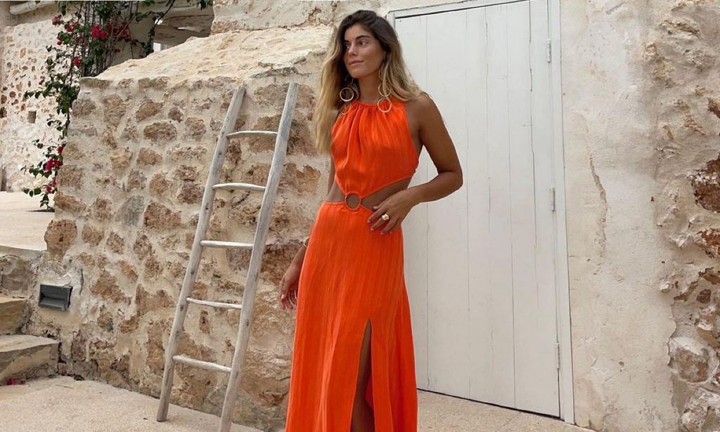 Los vestidos satinados que solucionan tu look de invitada... ¡y la maleta de Semana Santa! 😉