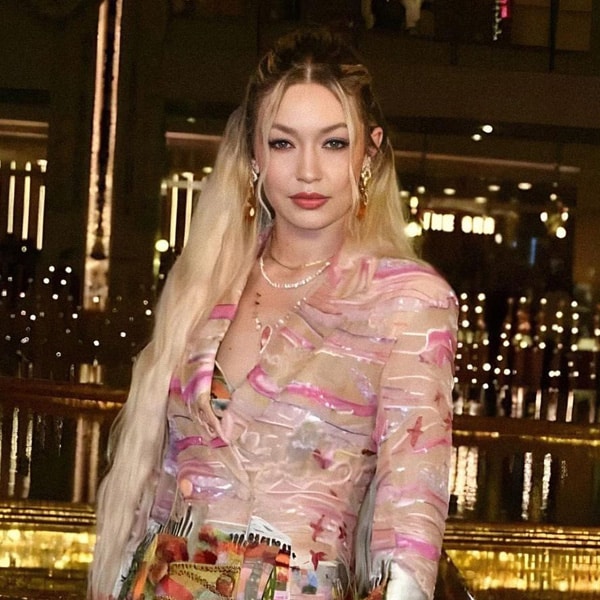 El mejor 'total look' de entretiempo es el que ha lucido Gigi Hadid en la India