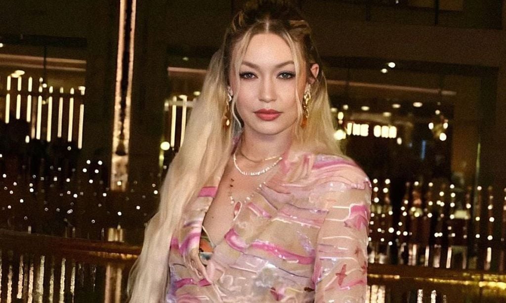 El mejor 'total look' de entretiempo es el que ha lucido Gigi Hadid en la India