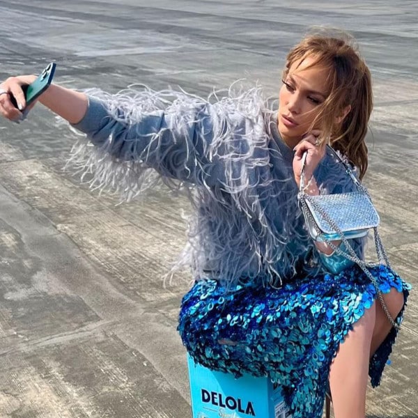 El lookazo de Jennifer Lopez con falda de lentejuelas que puedes recrear este fin de semana