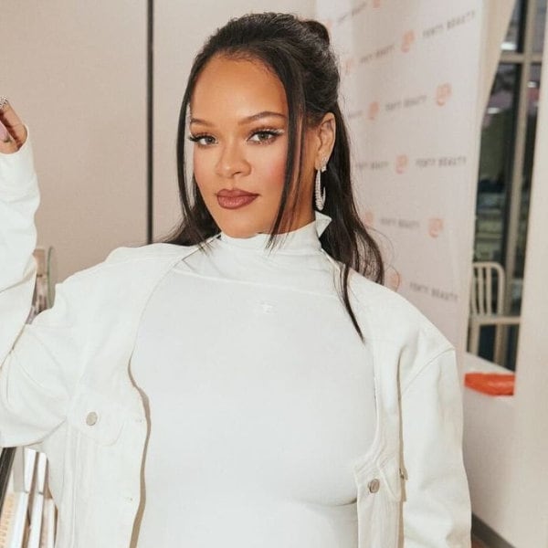 Con falda larga y top ajustado: el look de Rihanna que querrás copiar aunque no estés embarazada