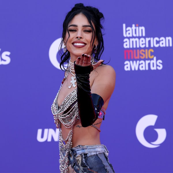 Danna Paola, irreconocible con un look de princesa gótica 'Y2K' en los Latin American Music Awards