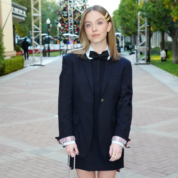 Sydney Sweeney lleva al extremo la tendencia de mocasines con calcetines