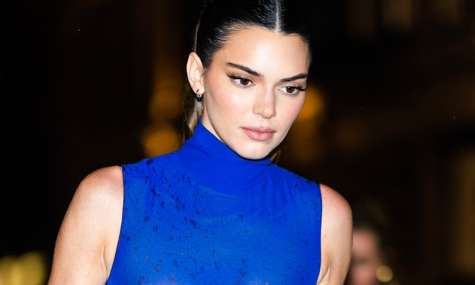 Kendall Jenner se rinde al color que es tendencia para tus looks de invitada (y no es la única)