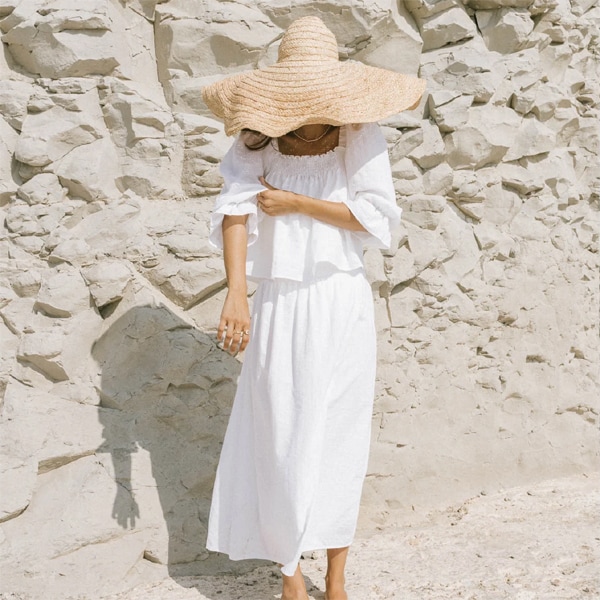 Los estilismos blancos (rebajados) que arrasan en días de calor: vestidos, 'total looks', bermudas...