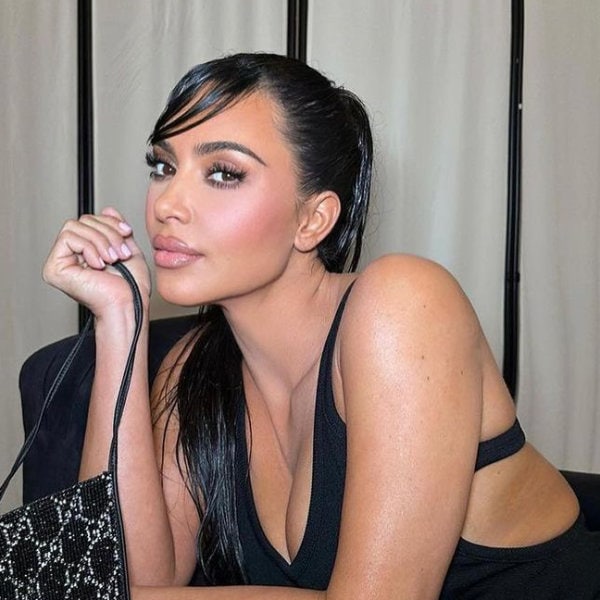 Kim Kardashian lleva uno de los bolsos más caros del mundo a un partido de fútbol