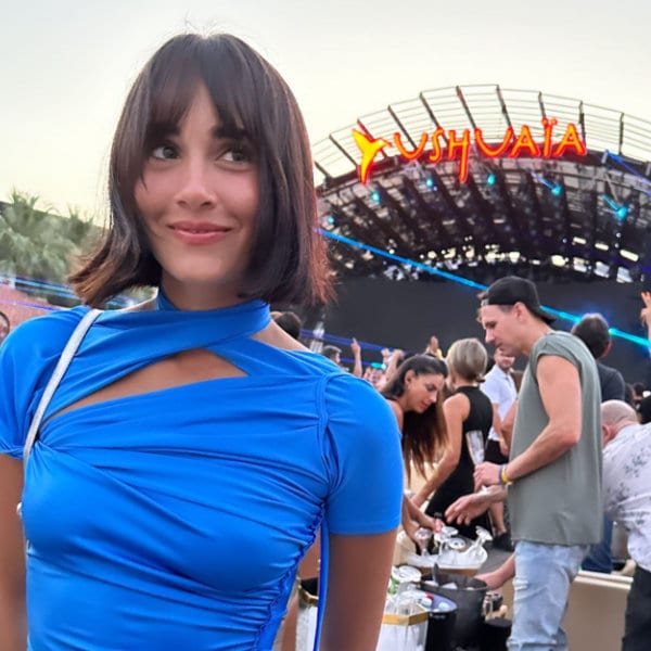 Aitana se apunta a la tendencia 'techno chic' en Ibiza con un exclusivo vestido asimétrico