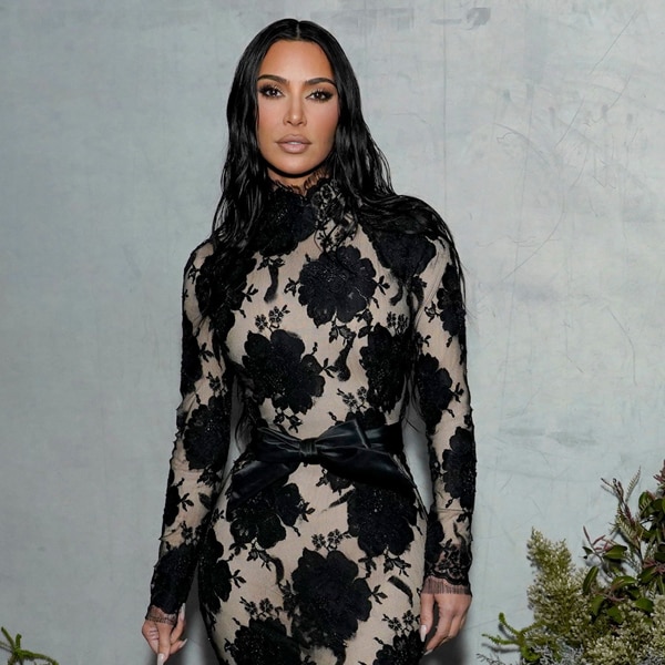 Kim Kardashian arrasa con un vestido de encaje de su firma española preferida