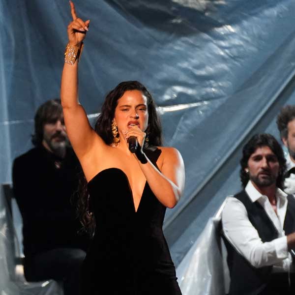 El vestido de la venganza 2.0 de Rosalía en los Grammy Latinos del que todo el mundo habla