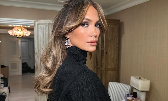 Jennifer Lopez y su glamuroso disfraz de Barbie Latina con medio millón de 'likes'