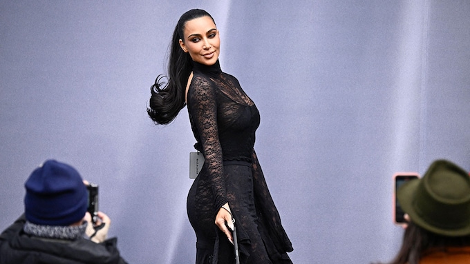 Kim Kardashian en el desfile de Balenciaga en Paris Fashion Week