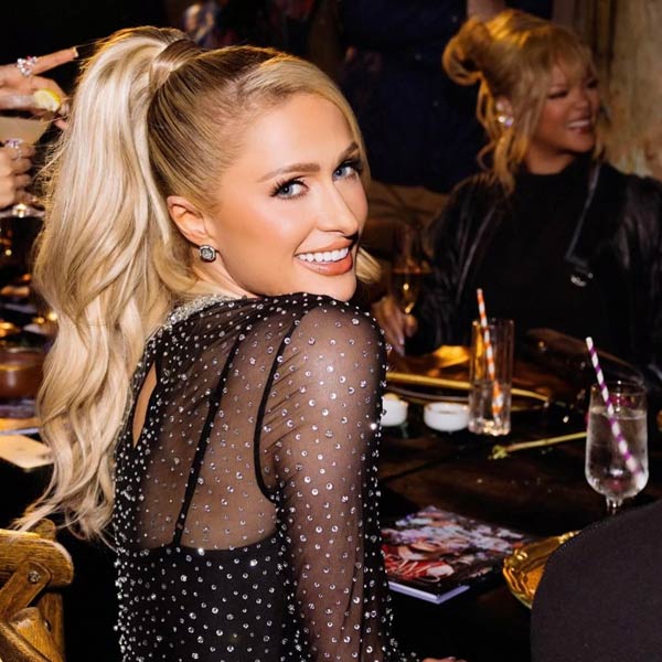 Paris Hilton con un vestido largo joya en Los Ángeles, la mejor inspiración para invitadas de noche