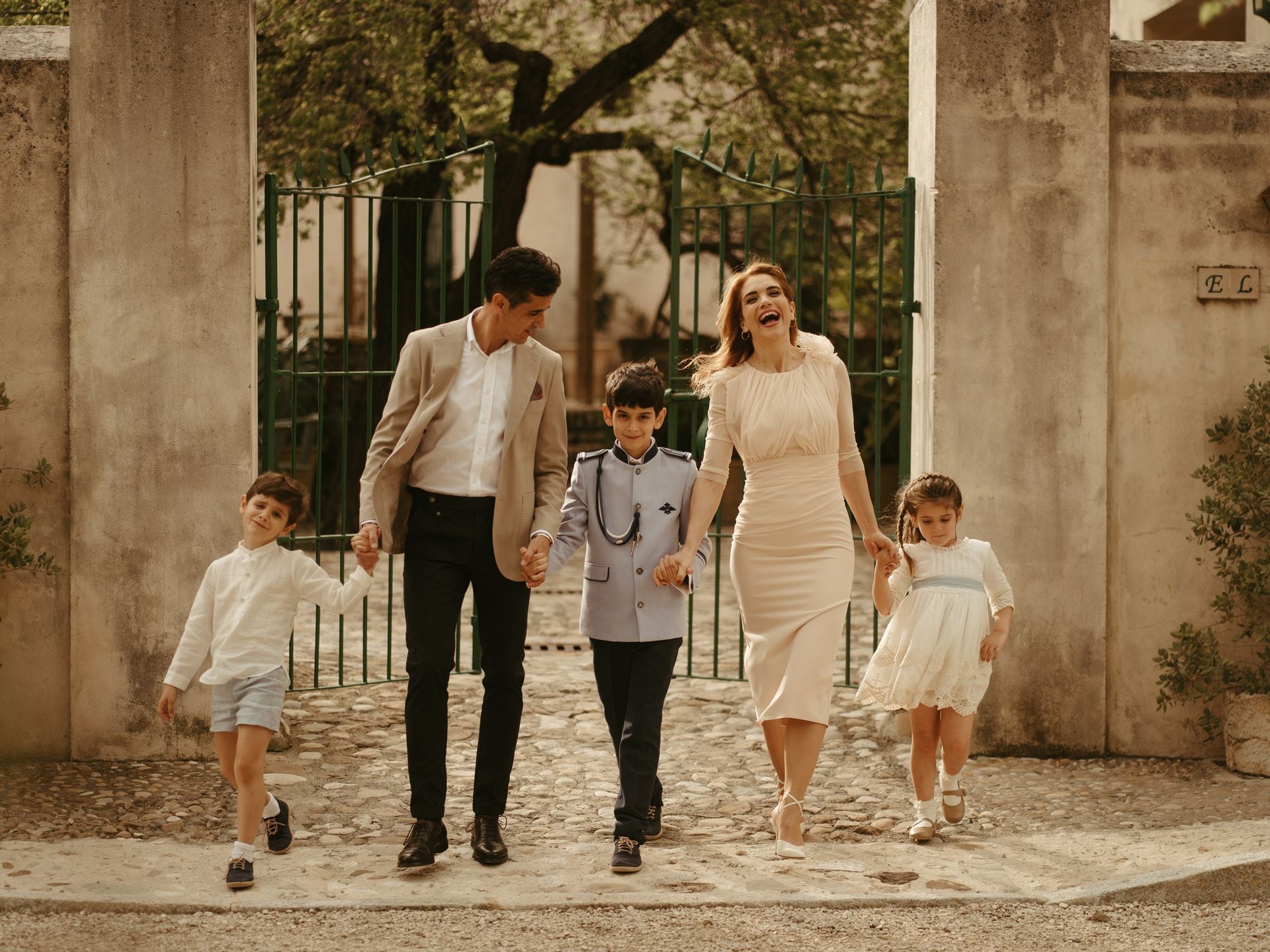 El hijo mayor de Víctor Janeiro y Beatriz Trapote hace la Primera Comunión:  todos los detalles y las fotos de un día inolvidable