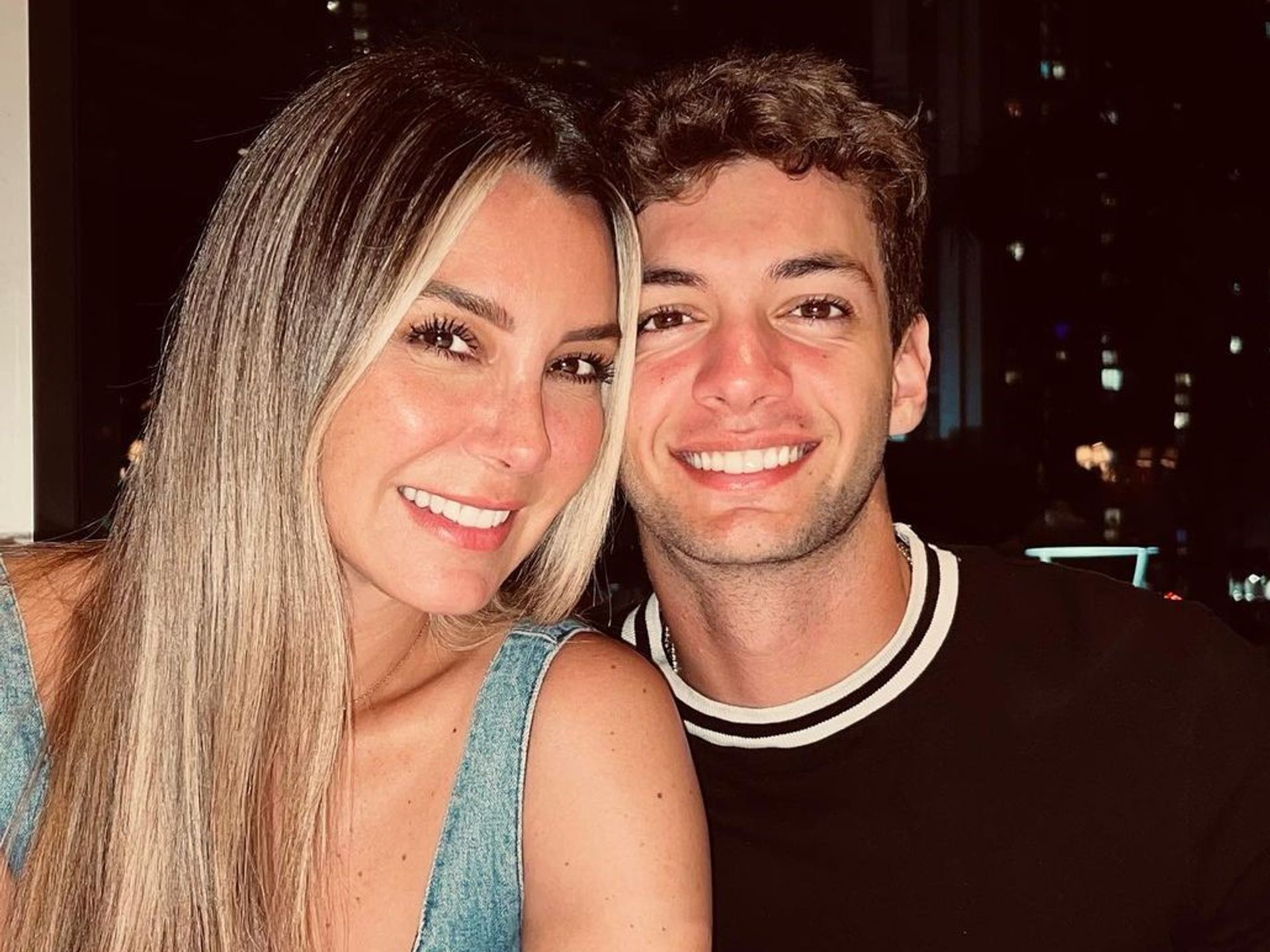 Elizabeth Gutiérrez reaparece orgullosa junto a su hijo Christopher | ¡HOLA!