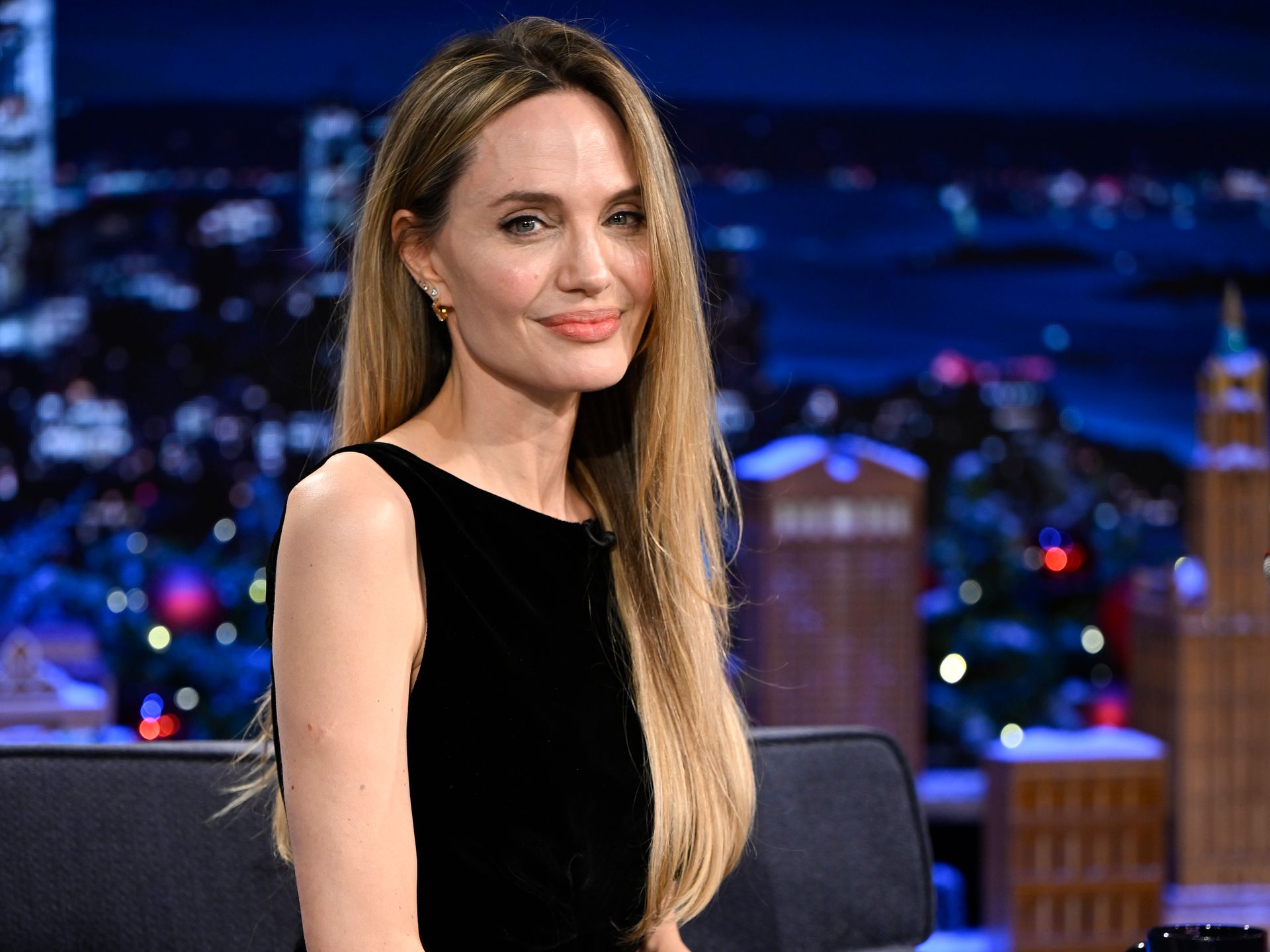 Angelina Jolie confiesa sentirse sola mientras se acerca un nuevo capítulo en su batalla legal con Brad Pitt | ¡HOLA!