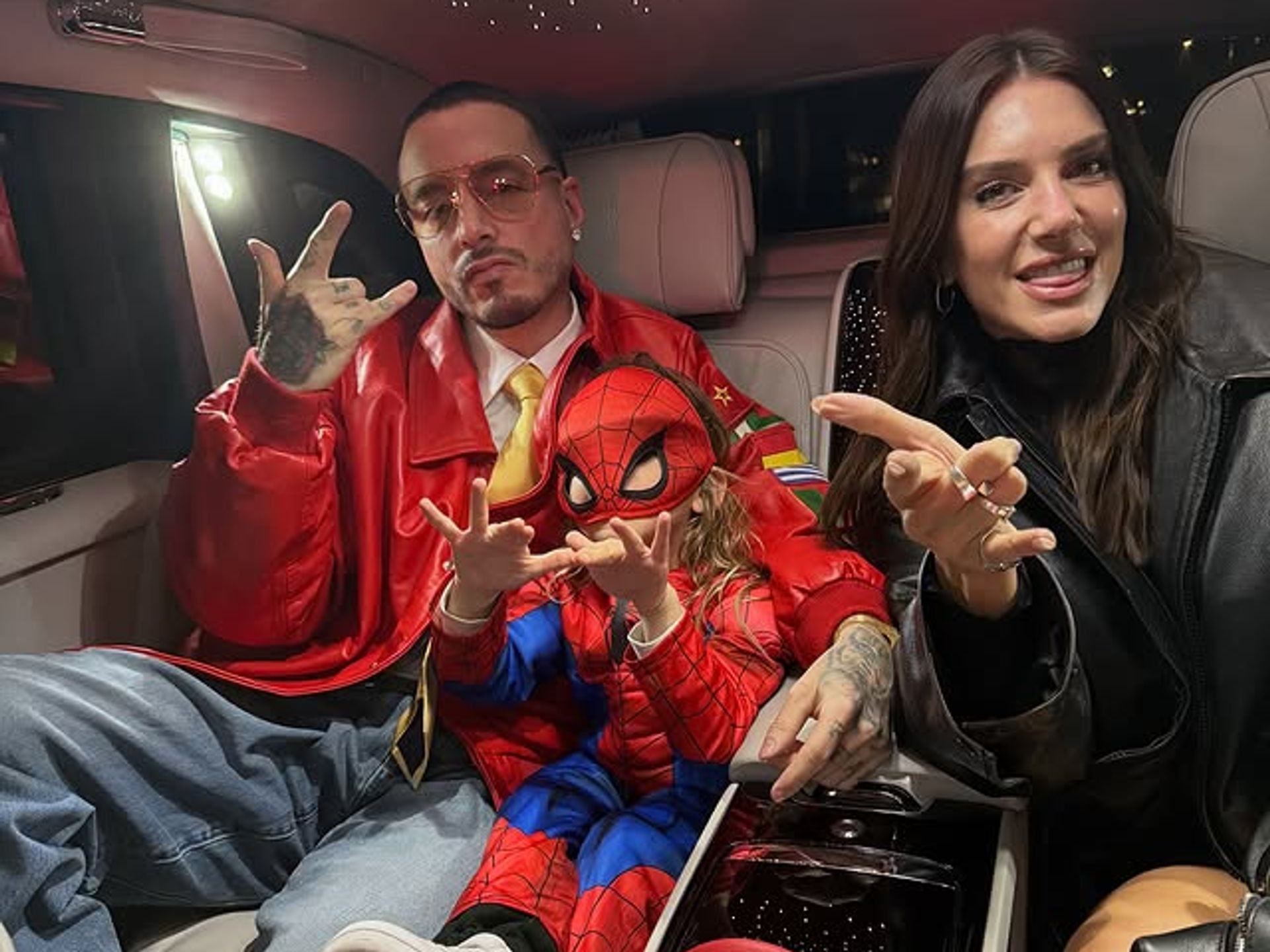 El momento más íntimo de J Balvin en pleno concierto: la sorpresa de Valentina Ferrer y Río | ¡HOLA!