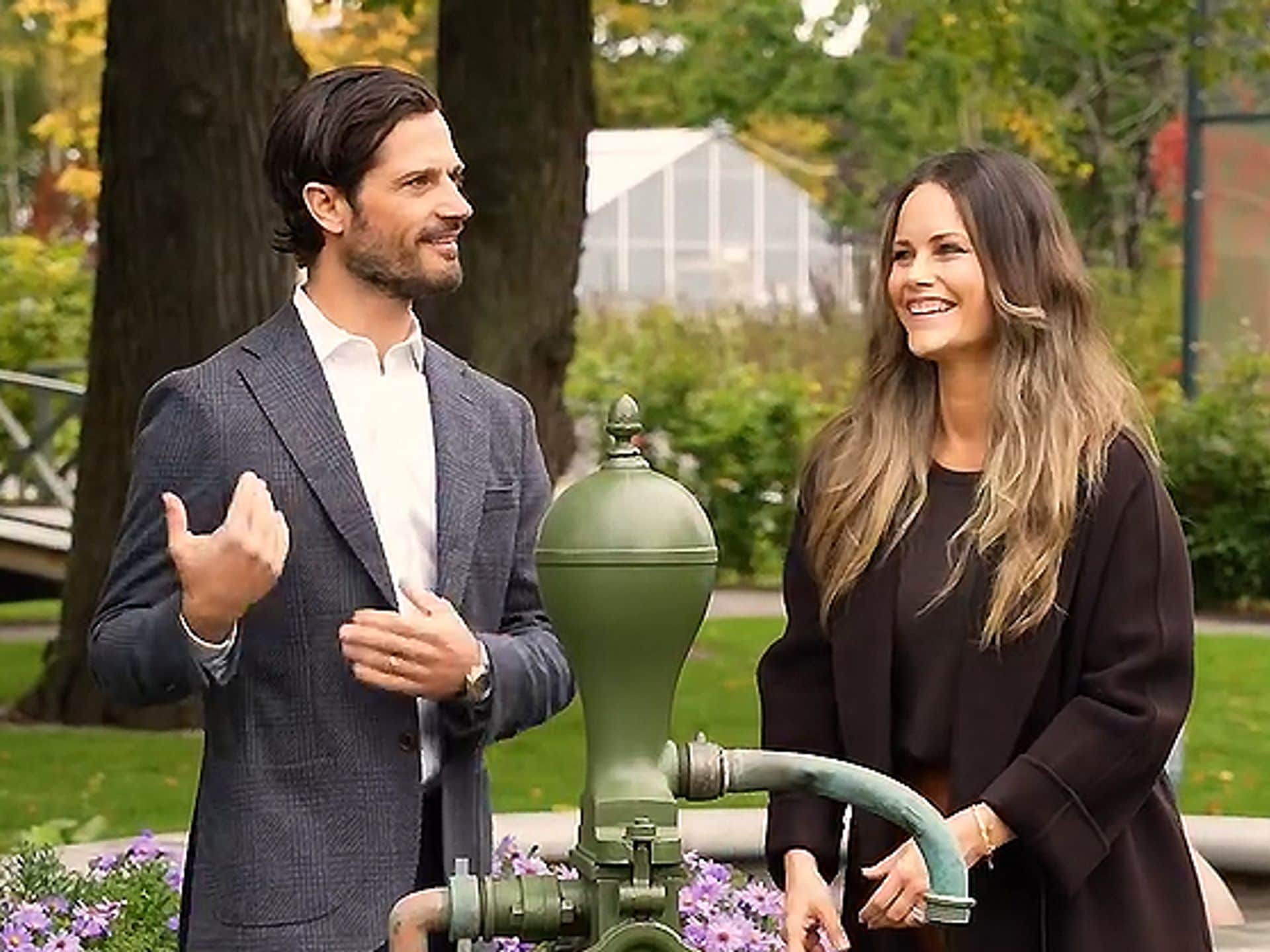 Sofía de Suecia interrumpe su permiso de maternidad y protagoniza estas  simpáticas imágenes con el príncipe Carlos Felipe