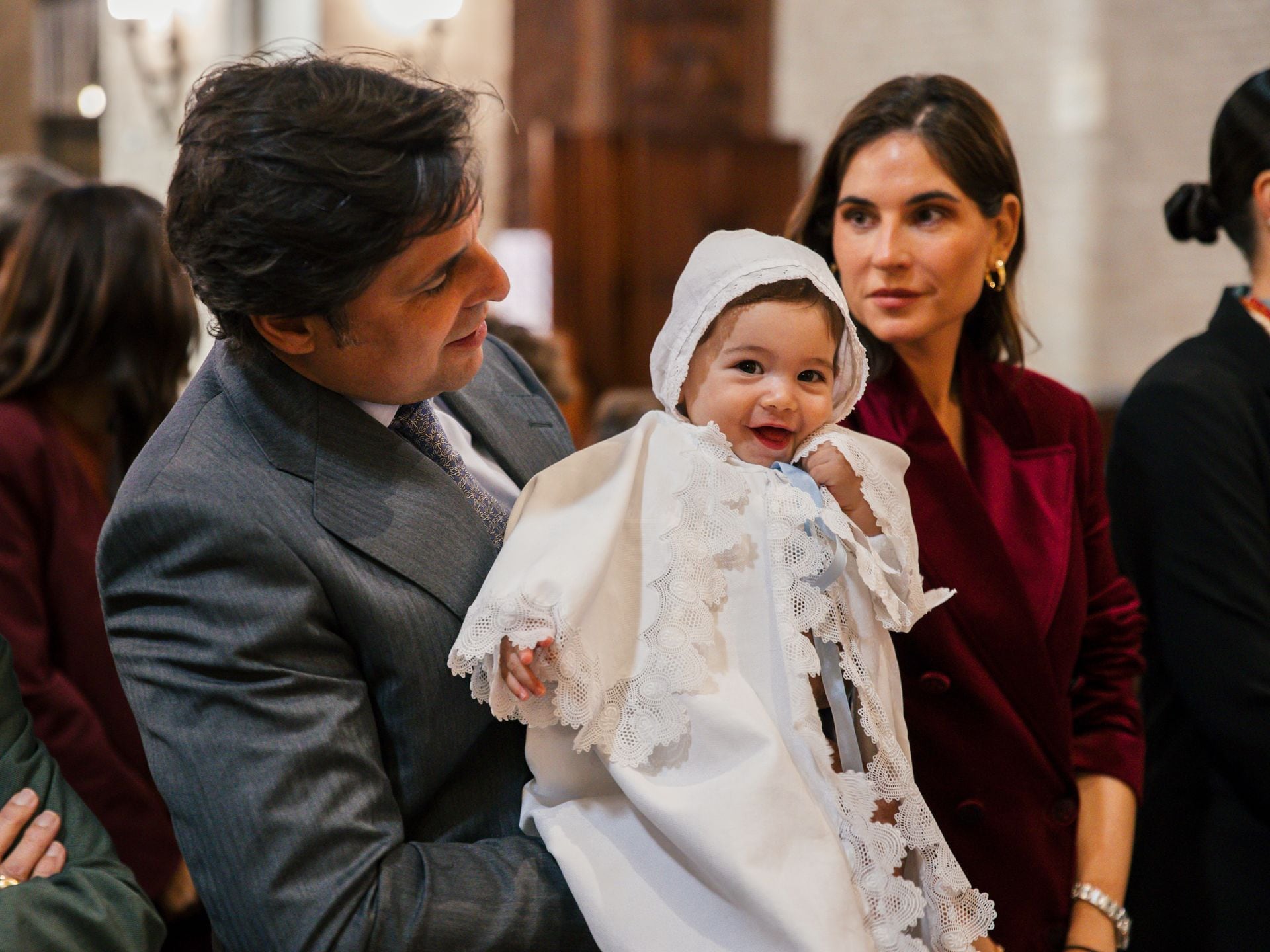 Fran Rivera y Lourdes Montes nos abren su álbum más personal: las fotos no  vistas, los detalles y anécdotas del bautizo de su hijo Nicolás