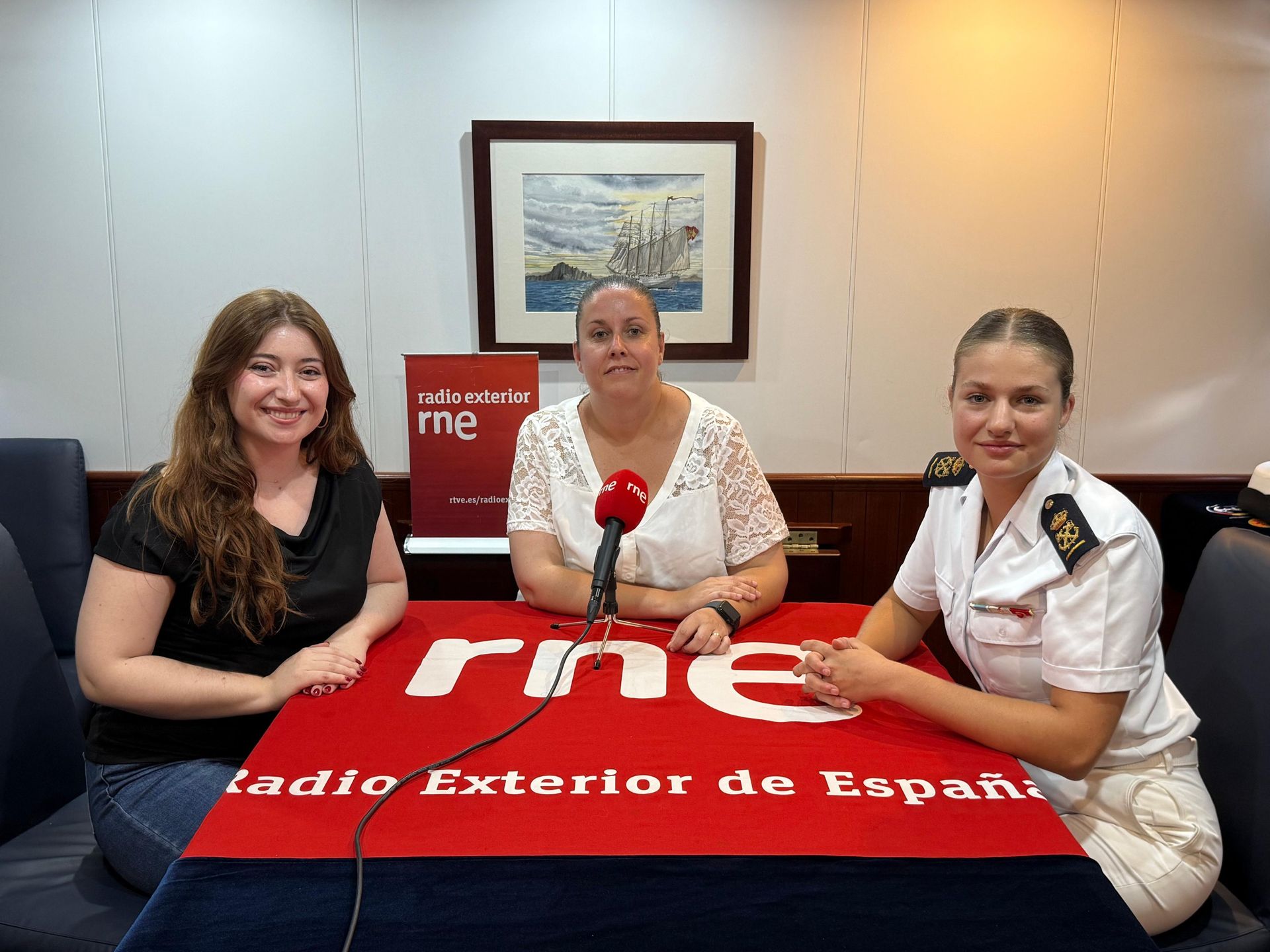 La princesa Leonor debuta en la radio desde el buque escuela Juan Sebastián  de Elcano