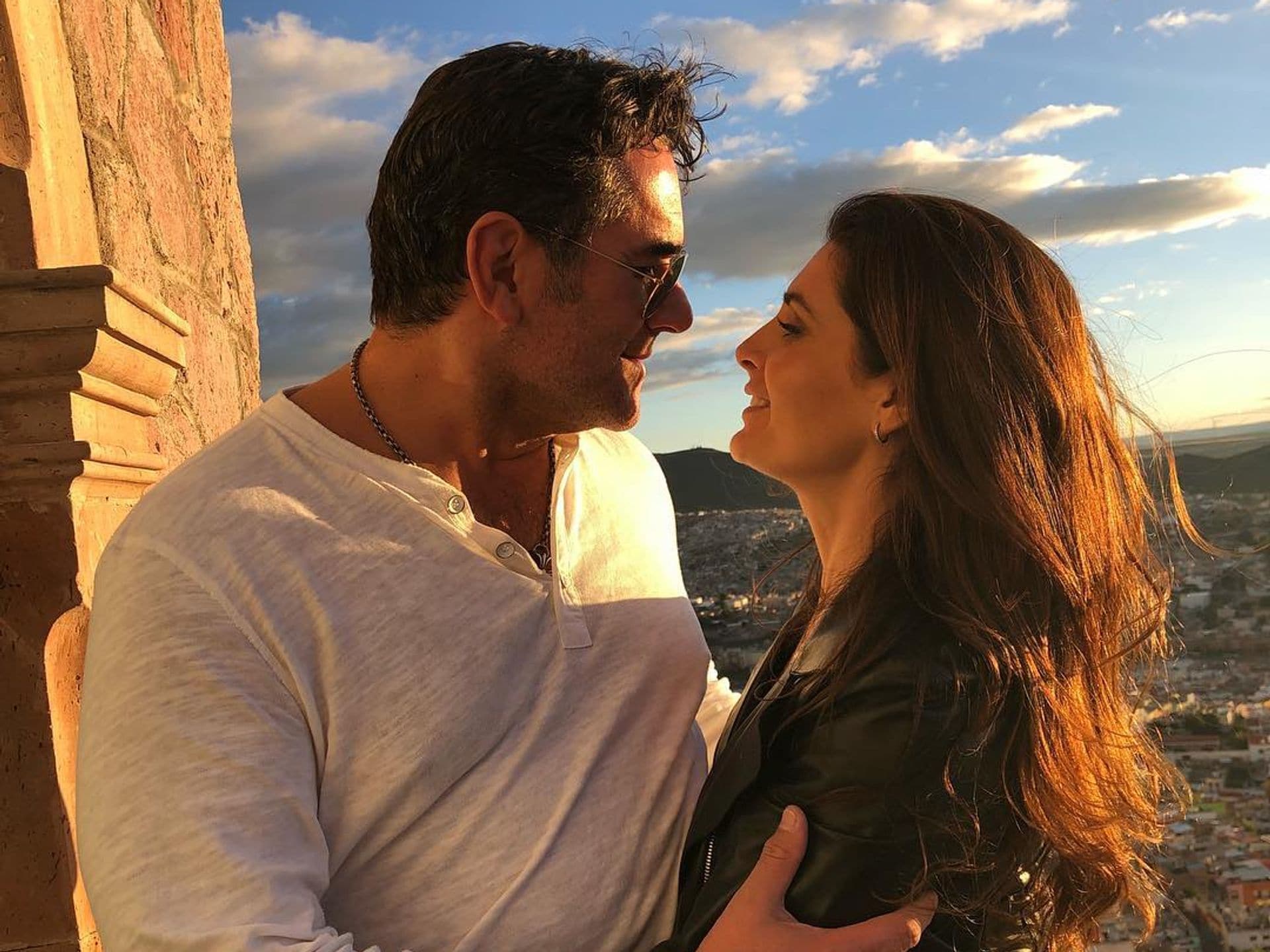 Mayrín Villanueva y Eduardo Santamarina gritan su amor al celebrar que  vuelven juntos a la TV | ¡HOLA!