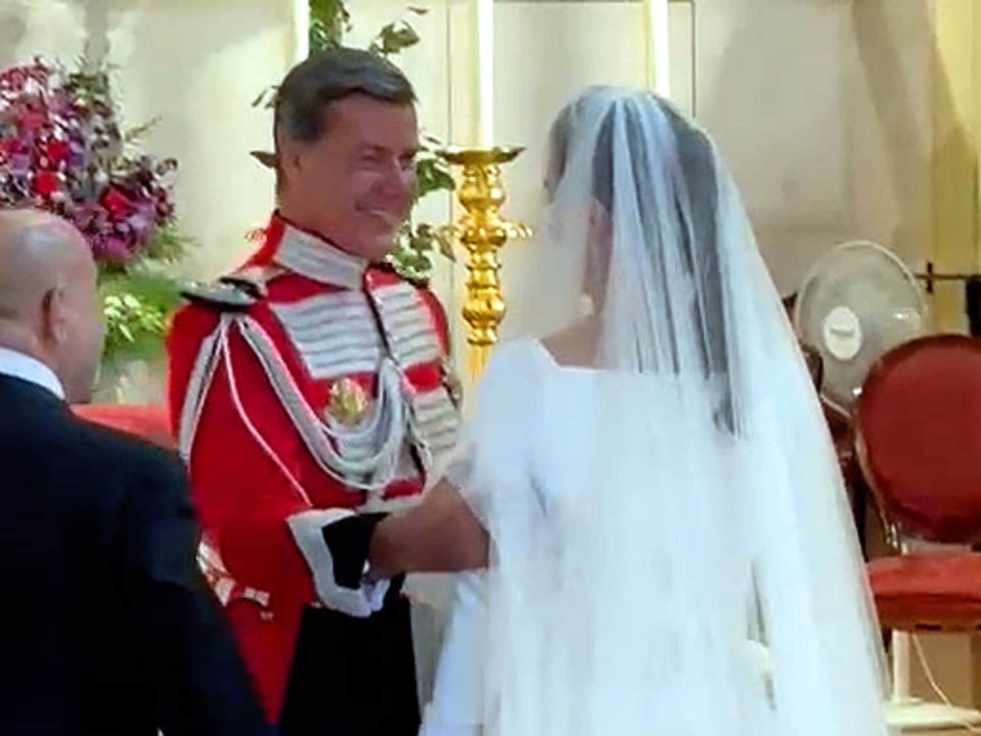 El emocionante abrazo de Cayetano Martínez de Irujo y Bárbara Mirjan ante  el altar