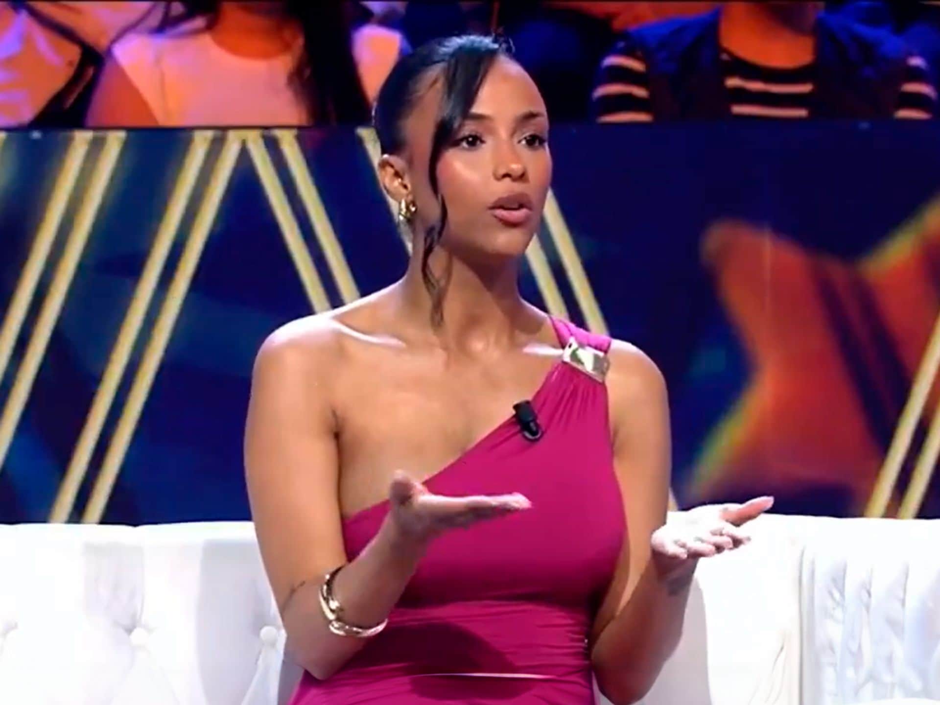 Jeimy Báez rompe su silencio sobre su embarazo y delata sin querer al  famoso padre en pleno directo