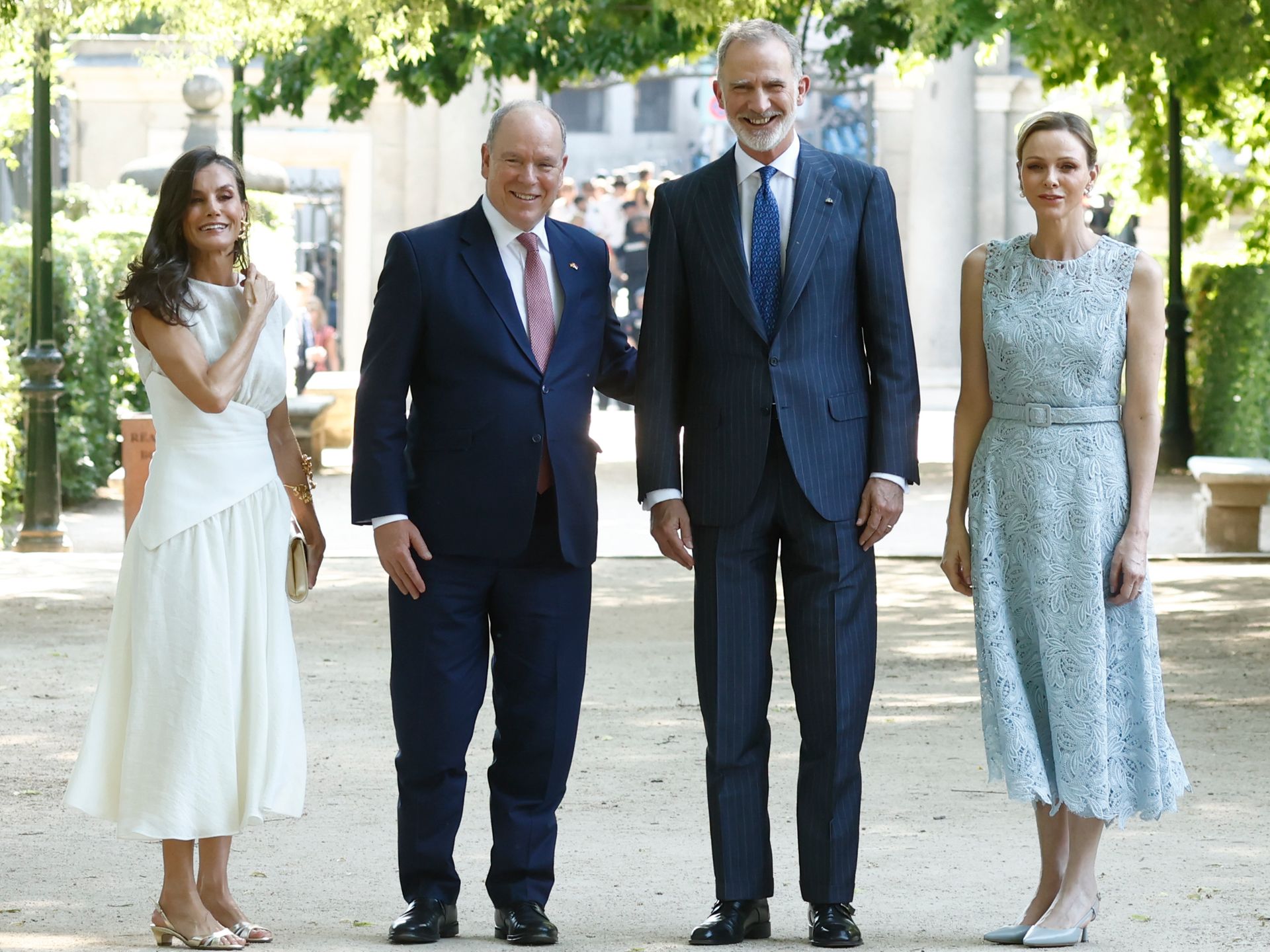 La reina Letizia y Charlene se citan con Felipe VI y Alberto de Mónaco en el Jardín Botánico: las imágenes y todos los detalles del histórico encuentro