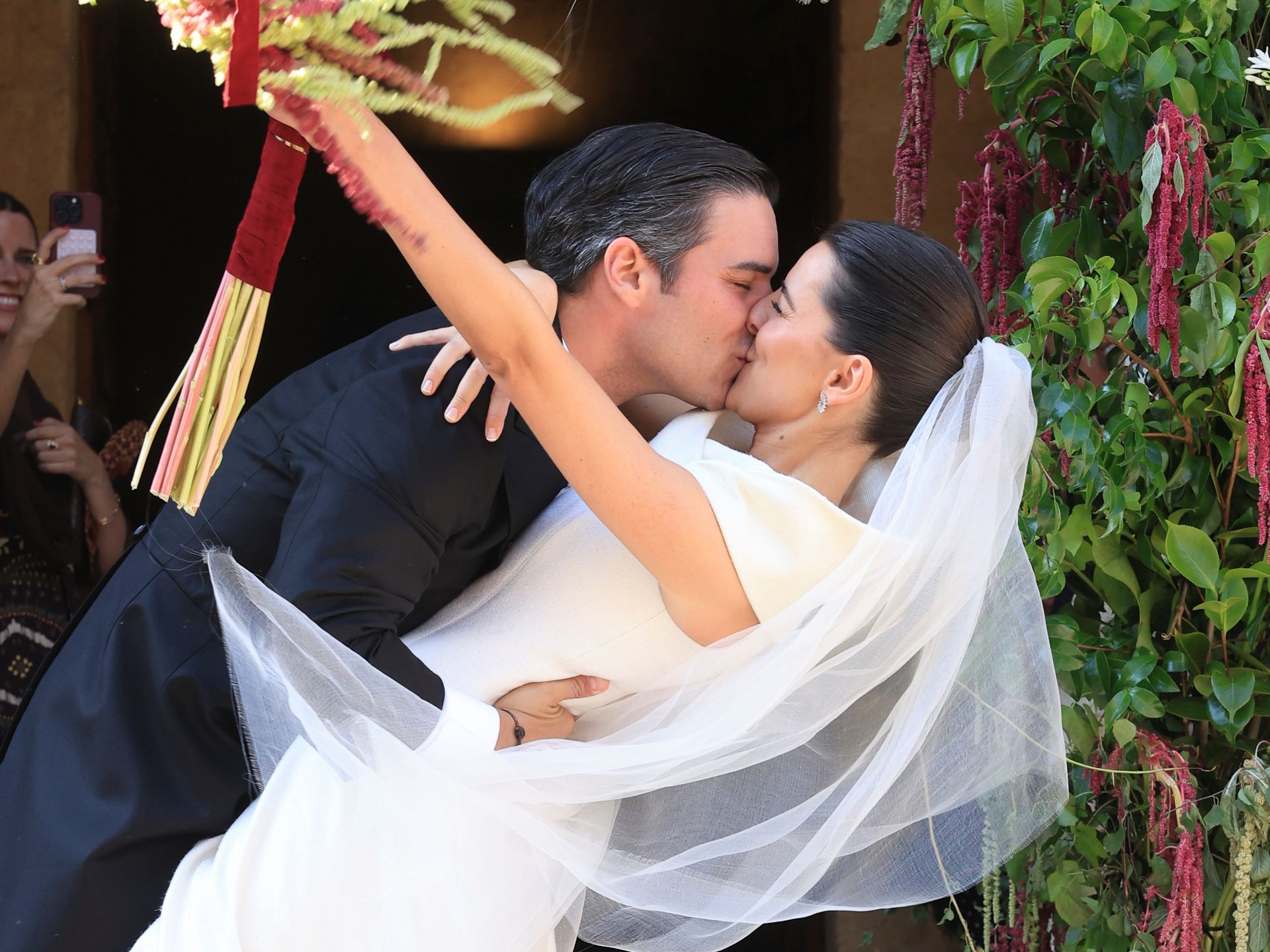 Ana de Miguel y Álvaro Aguiar reúnen a empresarios, influencers y artistas  en su espectacular boda segoviana