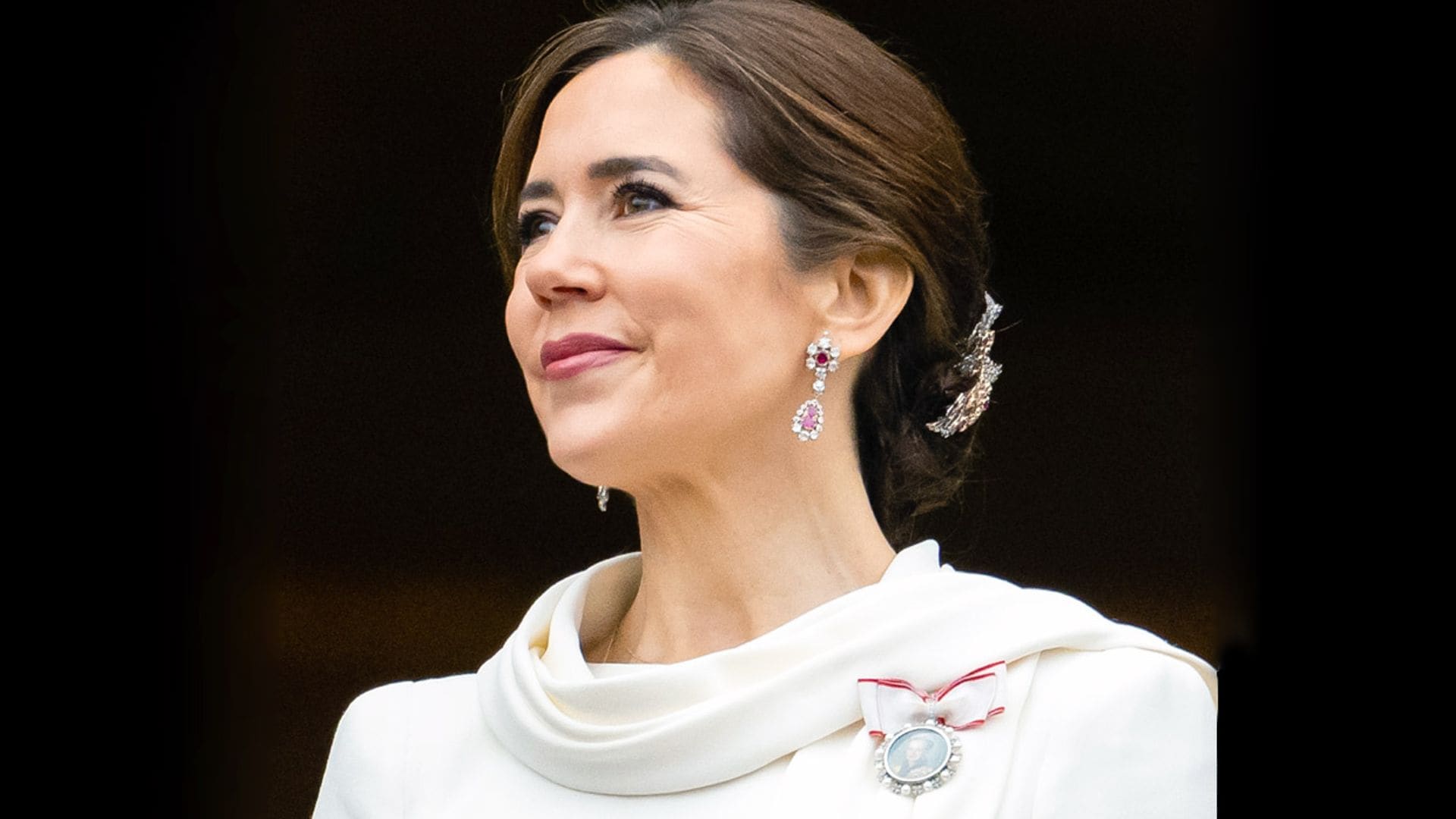 Analizamos los primeros looks (totalmente opuestos) de Mary de Dinamarca como Reina