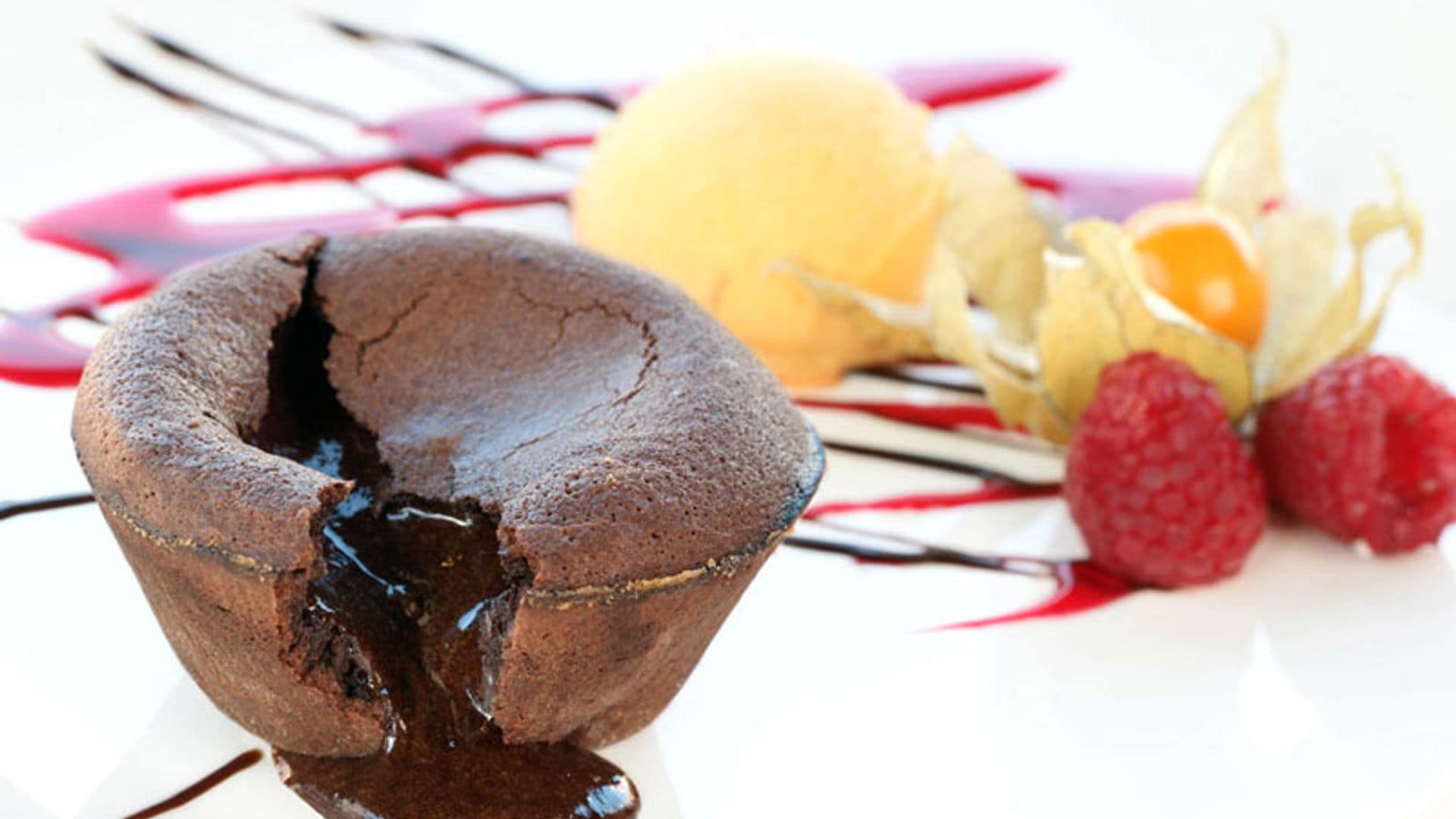 'Coulant' de chocolate con helado de mango