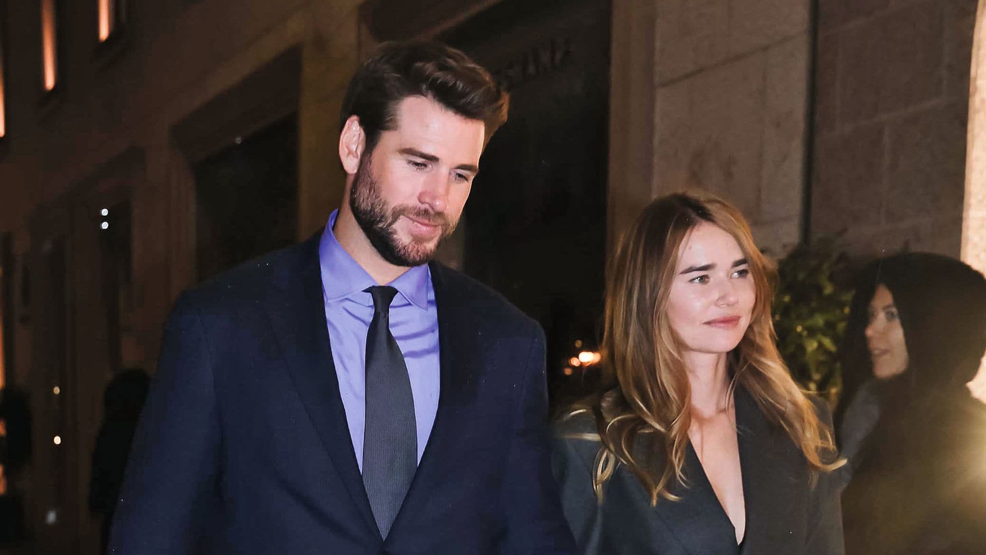 Liam Hemsworth y Gabriella Brooks asistieron a la Semana de la Moda de Milán, casi seis meses después de comprometerse
