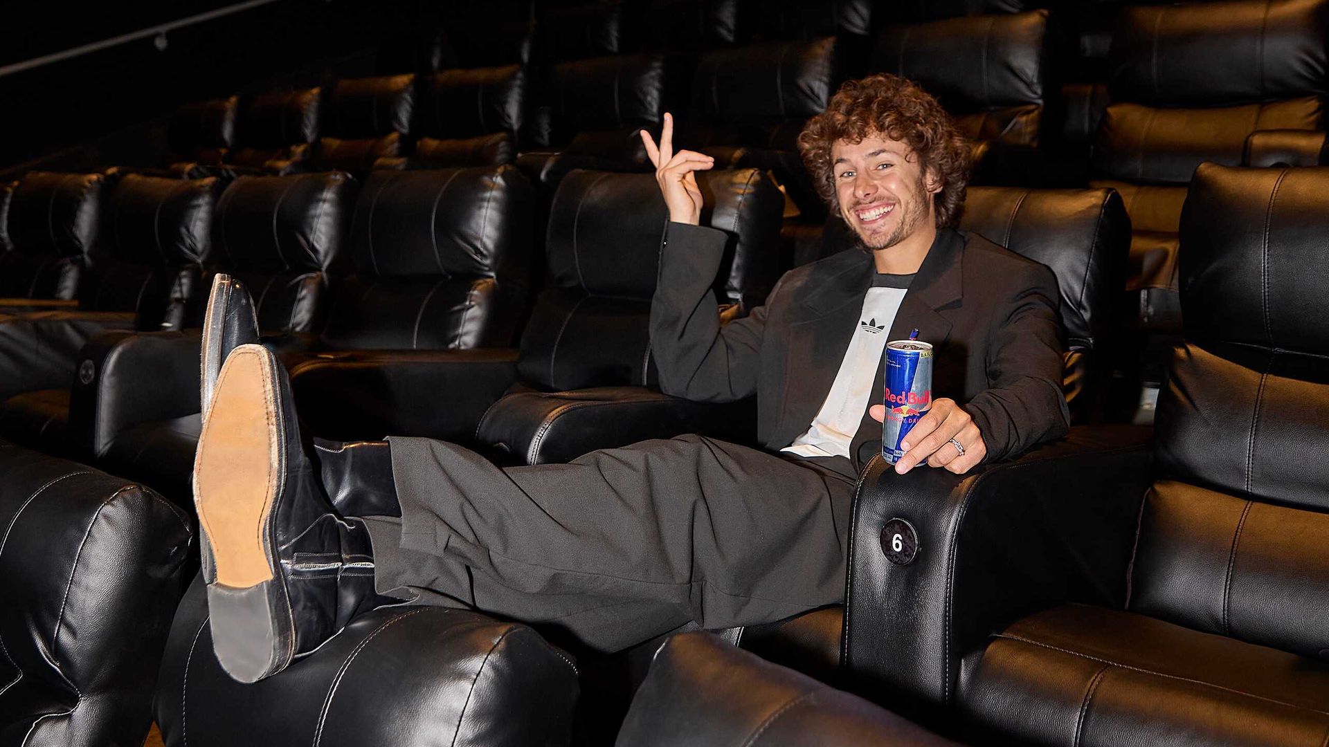 Juanpa Zurita nos habla de On the Edge, su proyecto más extremo: ‘La muerte era una posibilidad’