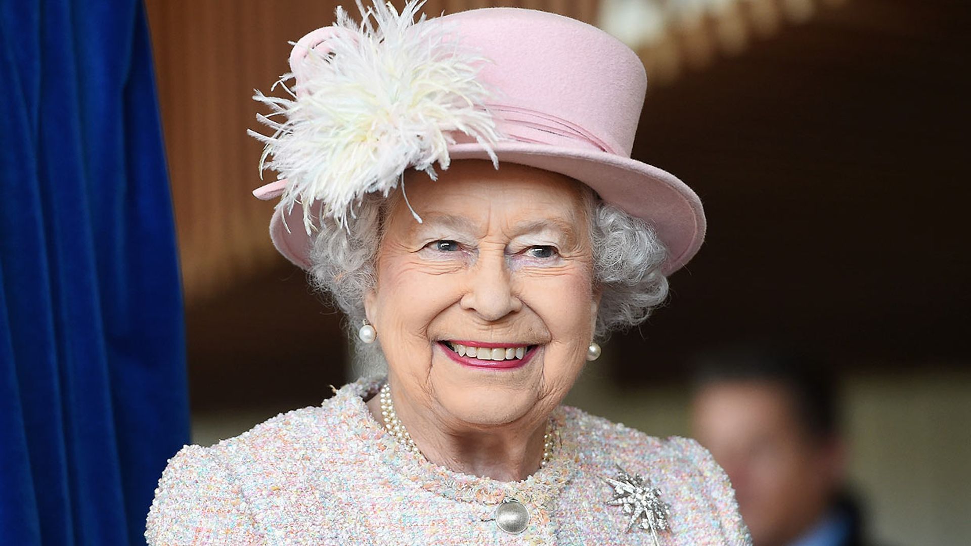 Isabel II recuerda con orgullo la medalla que obtuvo por su mayor logro en la adolescencia