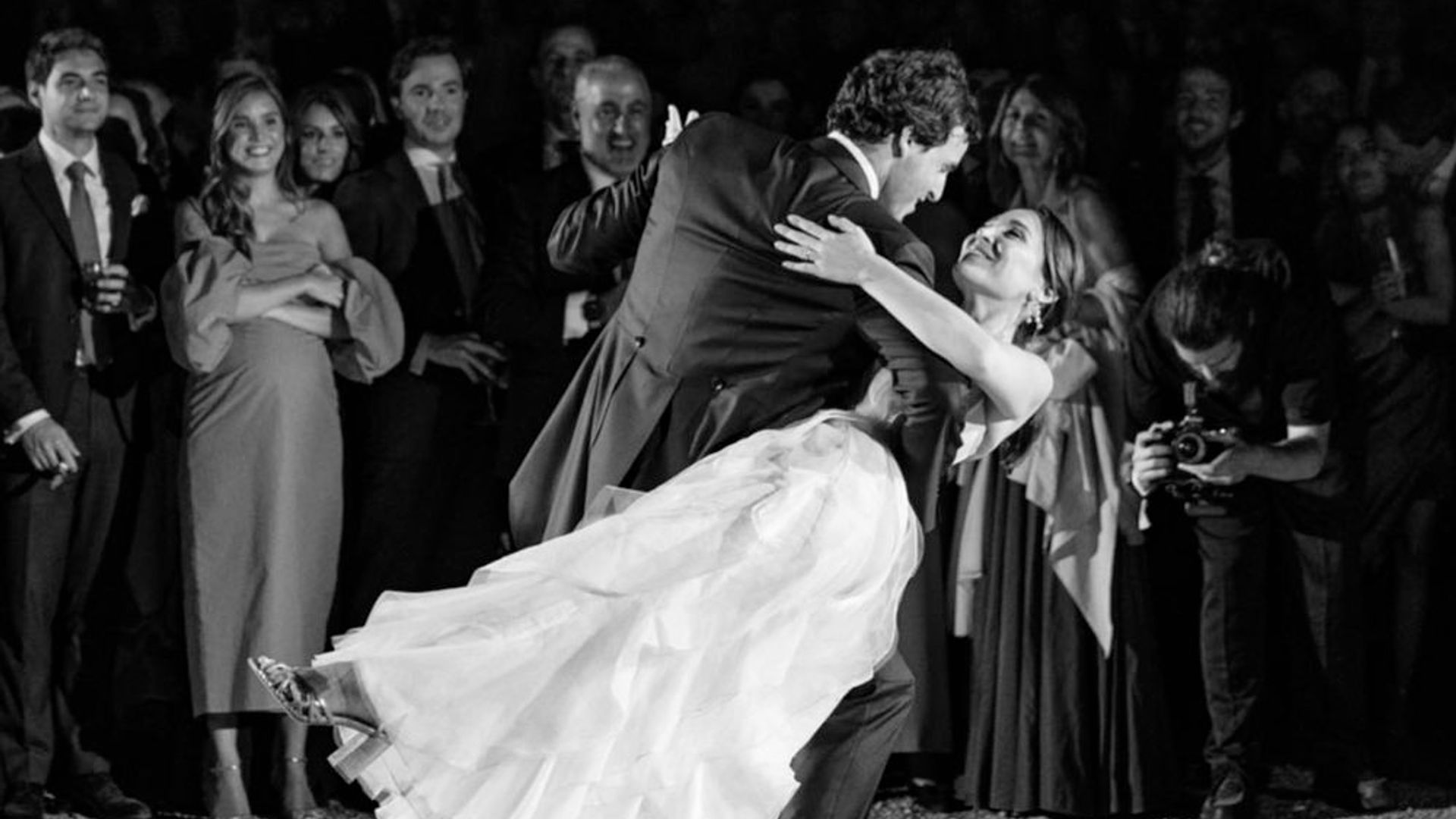El segundo vestido de novia de Tamara Falcó se cuela en la alfombra roja de los Emmy