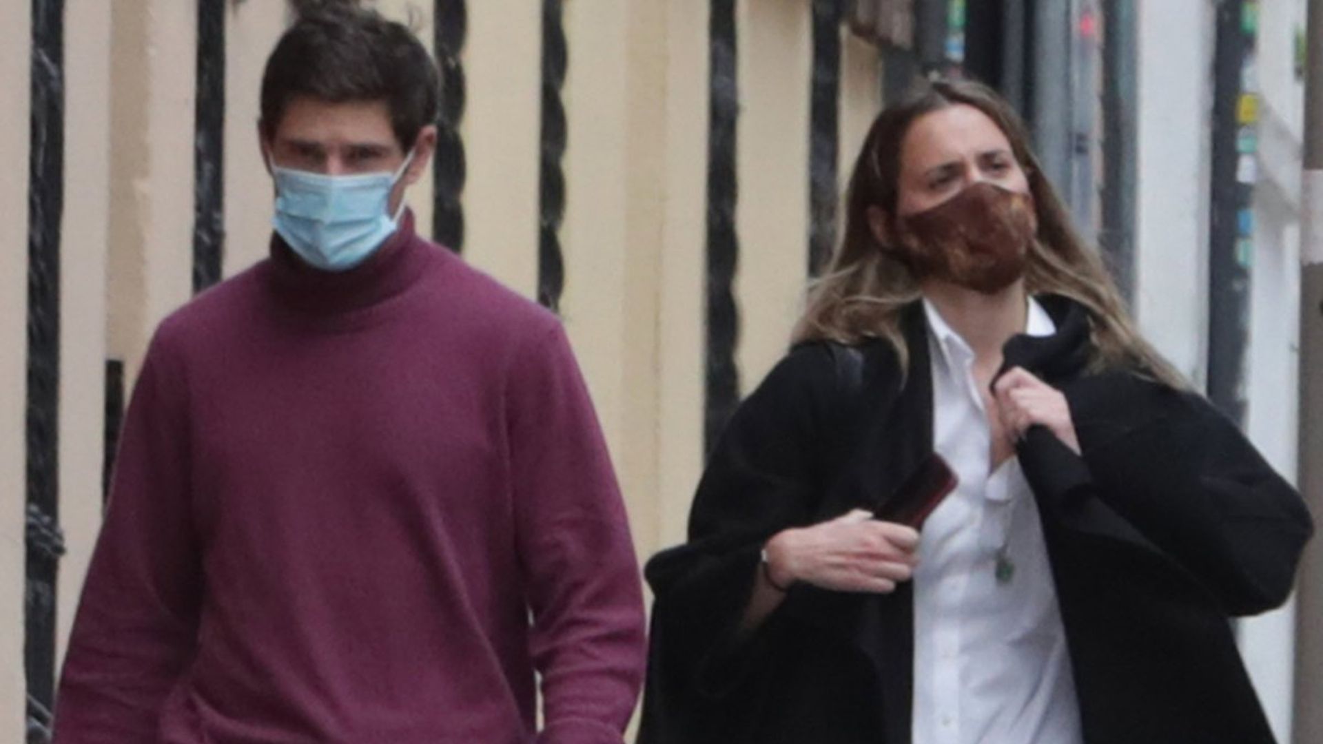 Claudia Osborne y José Entrecanales: paseo junto a su simpático teckel, uno más en la familia