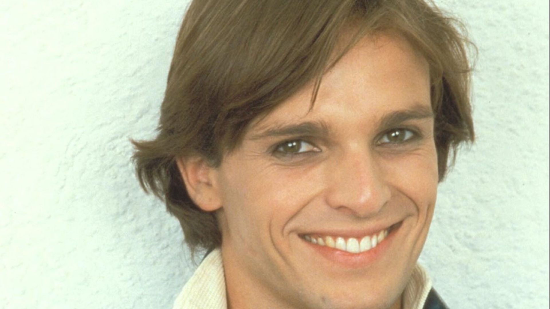 ¿Se parecen? Descubre qué dos actores darán vida a Miguel Bosé en la serie sobre el cantante