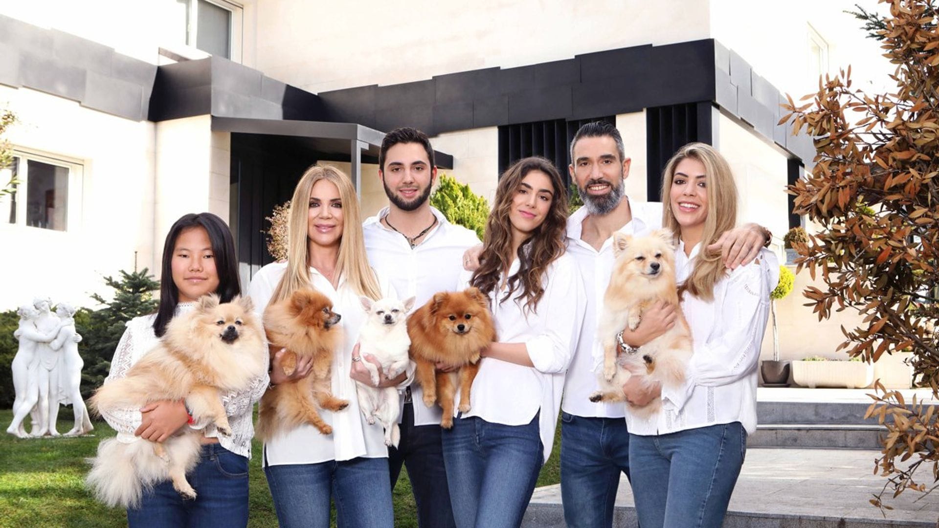 Clase VIP: Ingrid Asensio nos cuenta cómo se organiza con cuatro hijos, una patrulla canina de siete perros y un loro